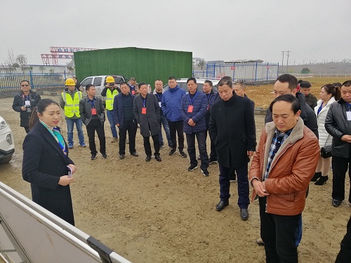 市区政协委员在安康机场项目建设现场视察.jpg