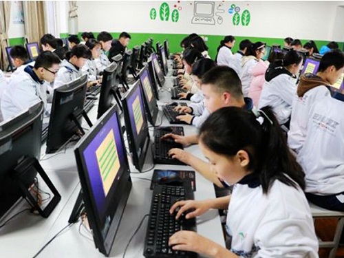 汉滨高中西校区举办学生信息技术技能竞赛活动.jpg