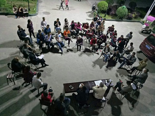 召开村组院落会议.jpg