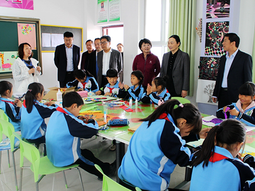 参观铁路小学社团活动.jpg