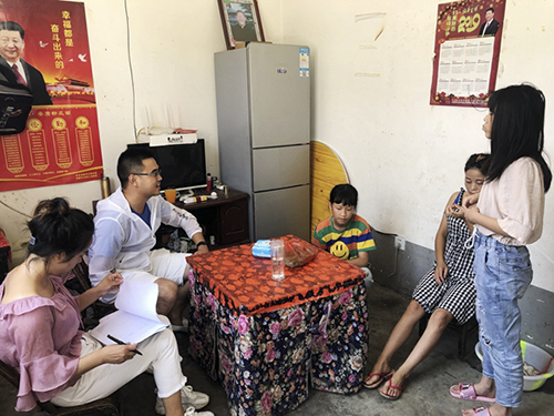 开展入户走访.jpg