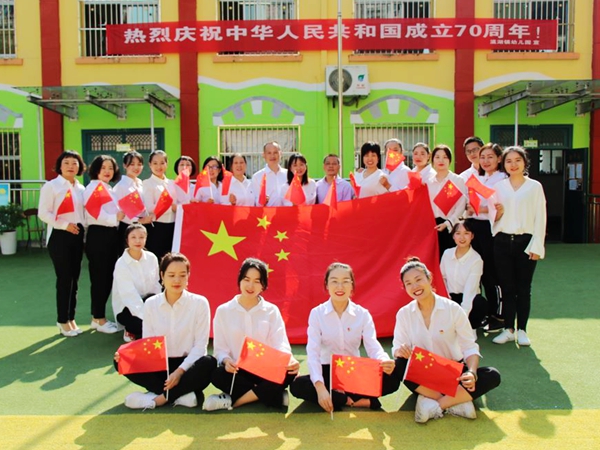 瀛湖幼儿园教师祝福祖国.jpg
