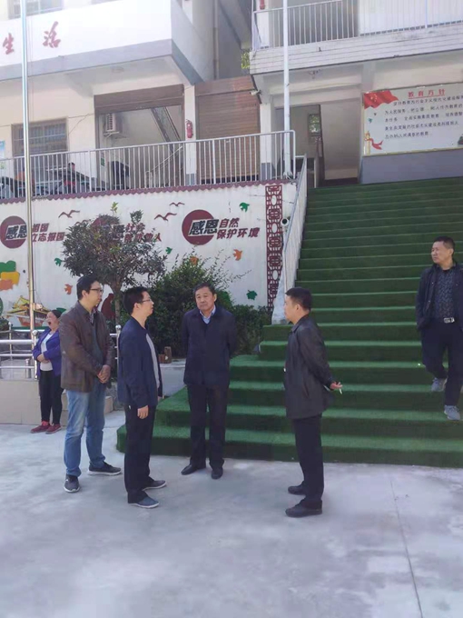 总工会王衍柏主席指导学校工作.jpg