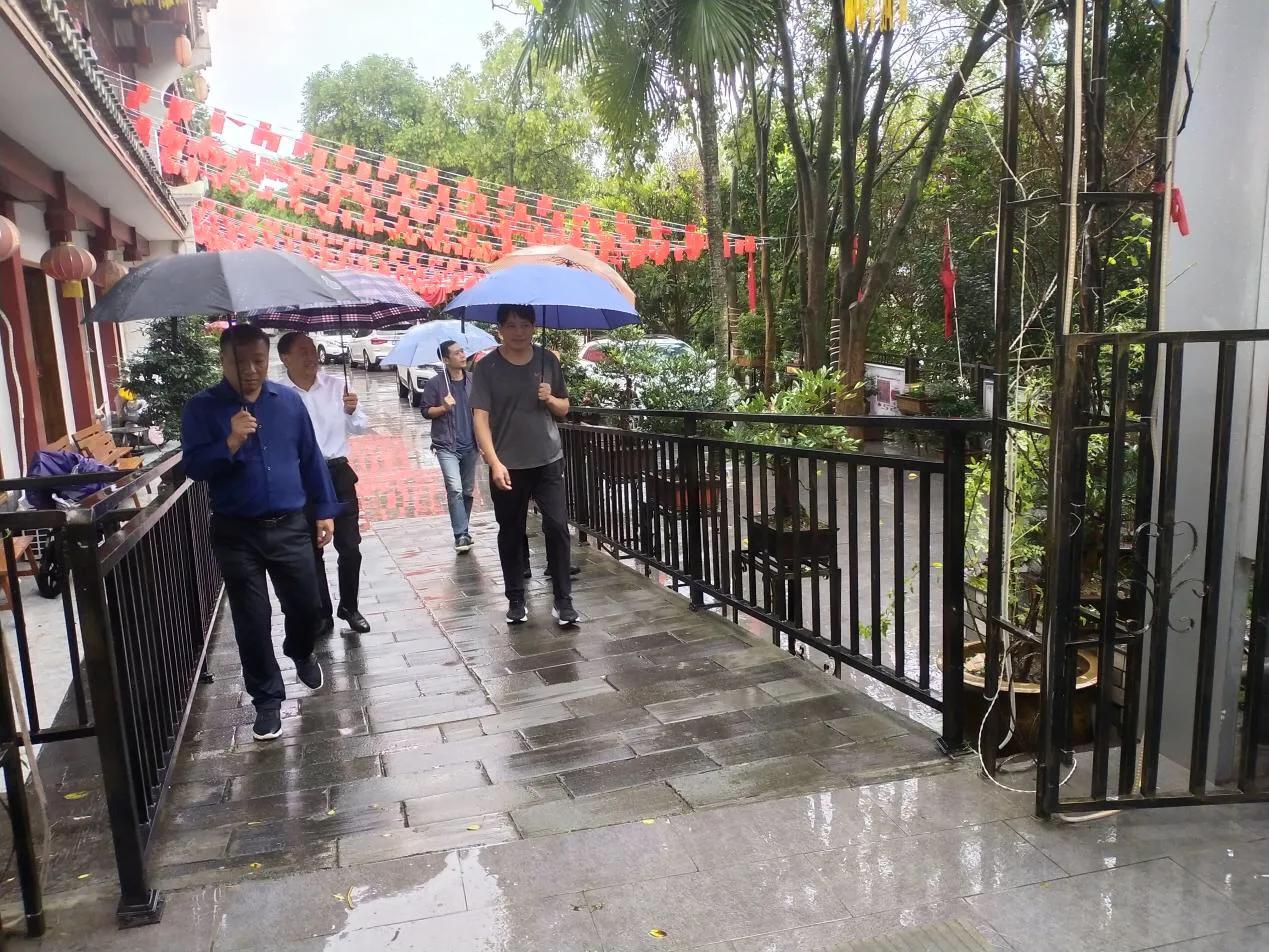 汉滨区民政局：闻令而动，紧急撤离养老院老人至安全地带